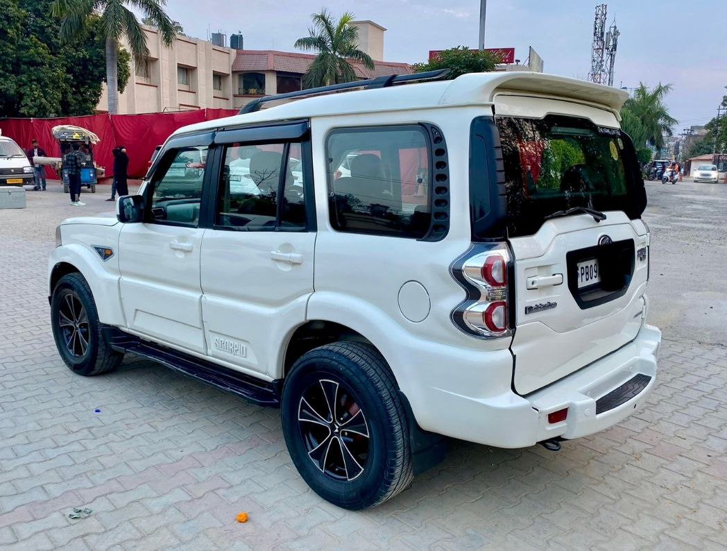 2017 Mahindra Scorpio S10 3