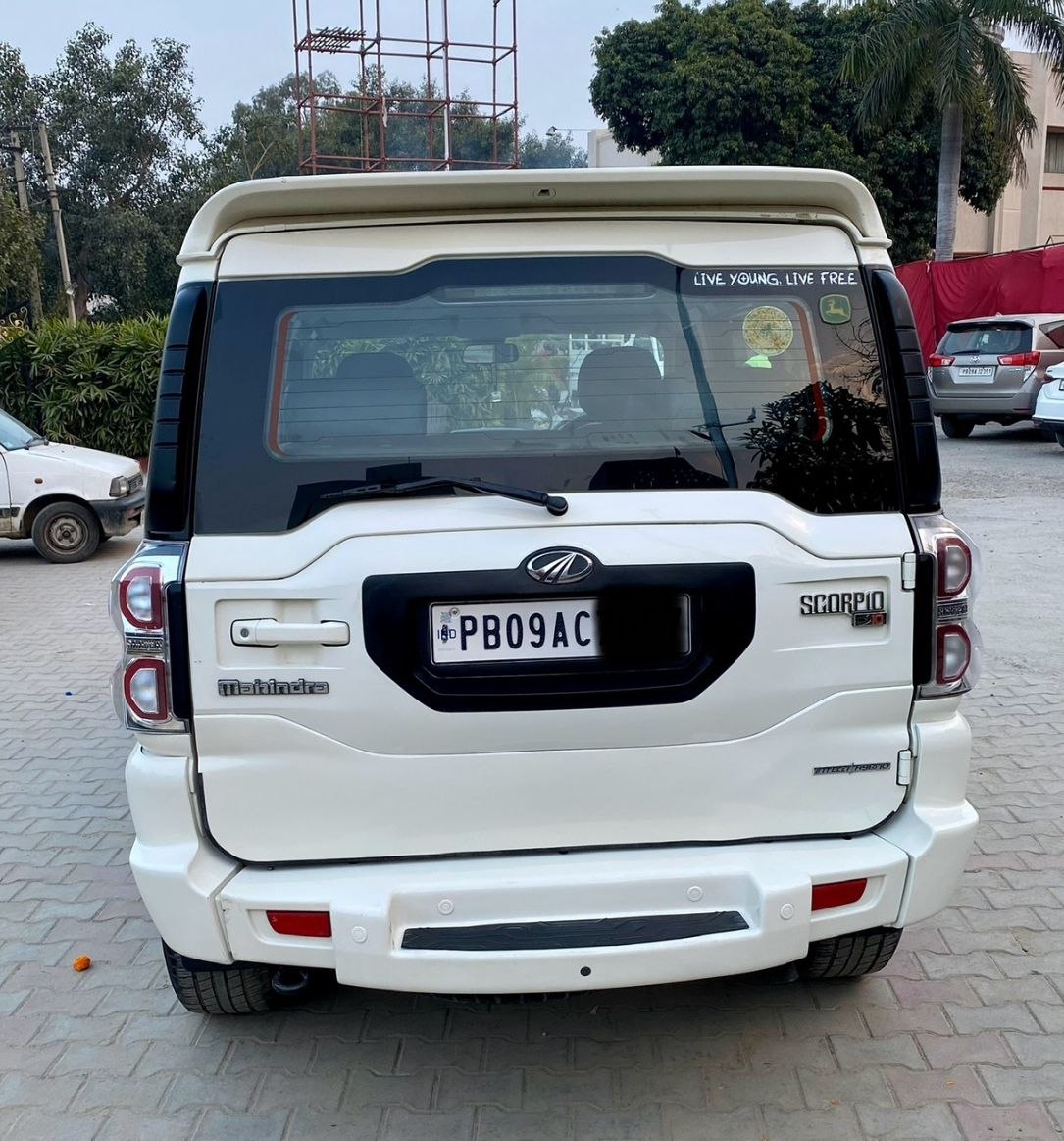 2017 Mahindra Scorpio S10 4