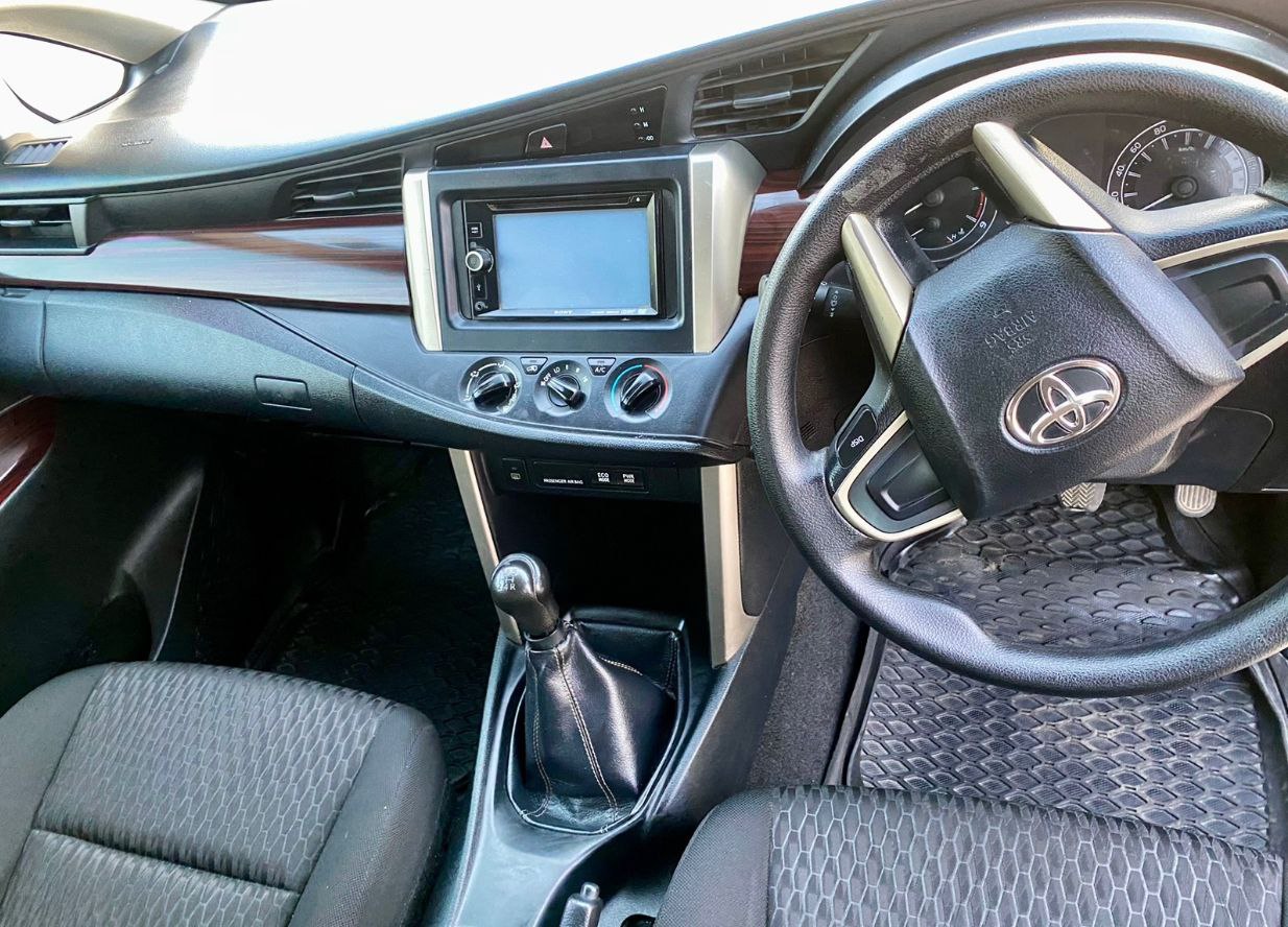 2017 Toyota Innova CRYSTA G 4