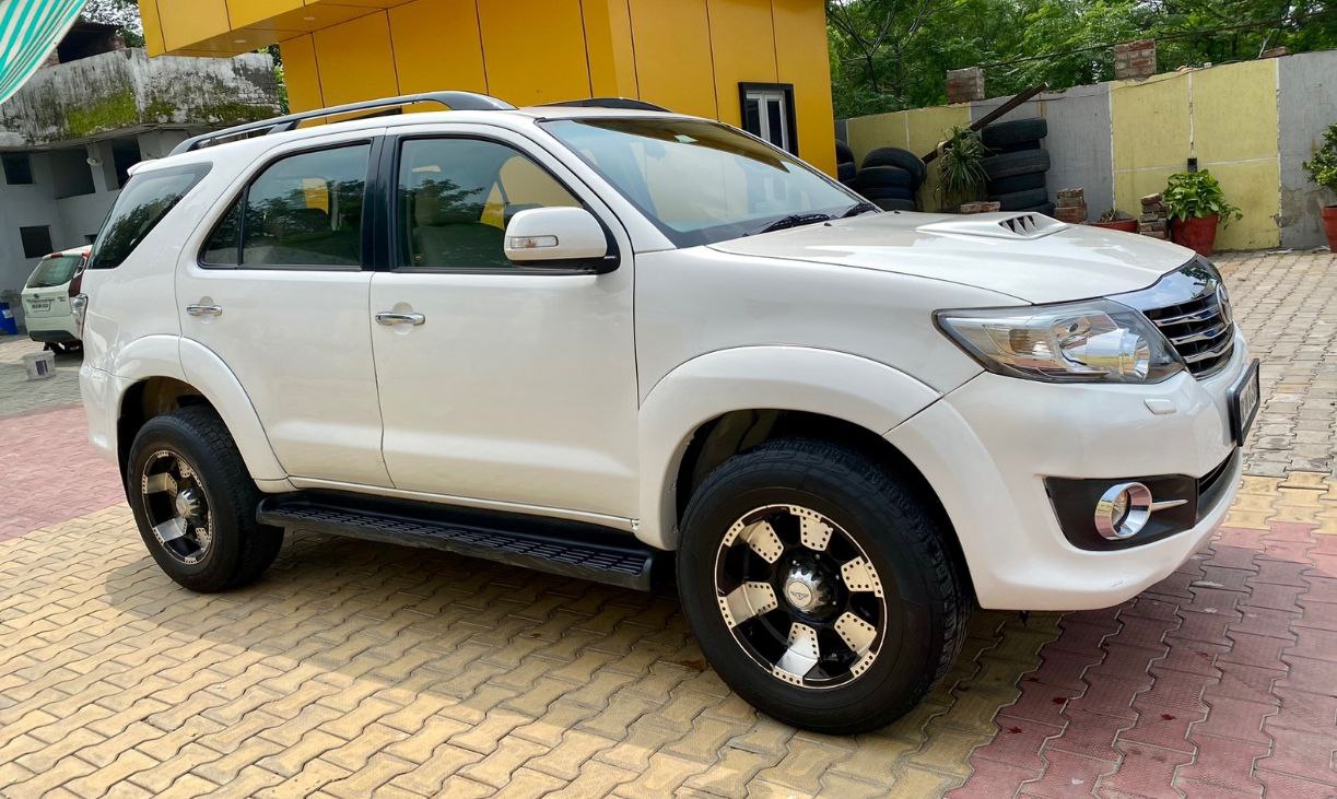 2013 Toyota Fortuner 4x2 6