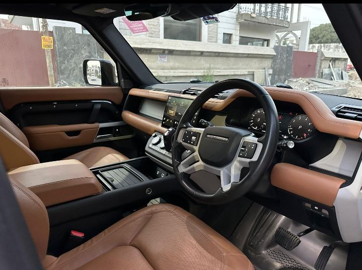 2024 Land Rover Defender 3