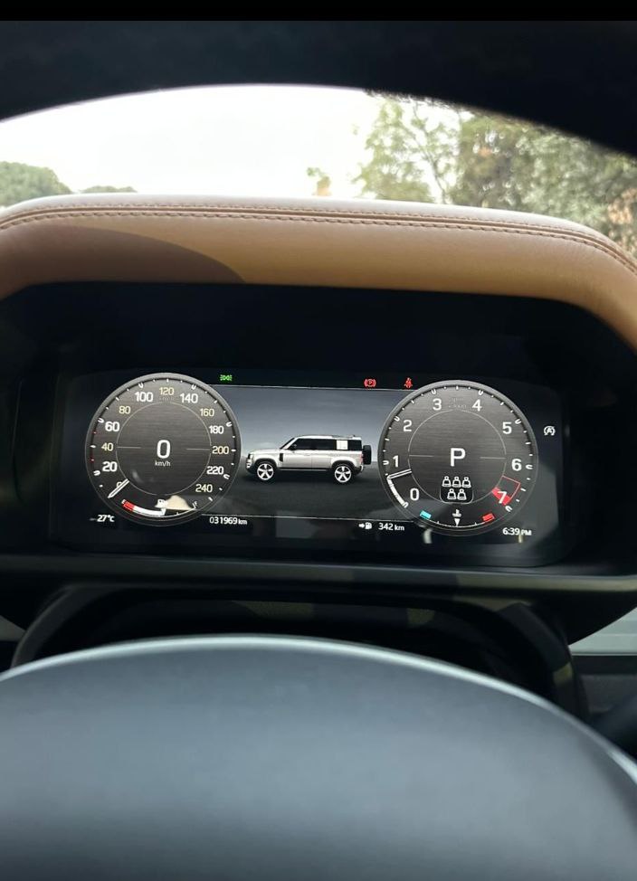 2024 Land Rover Defender 4