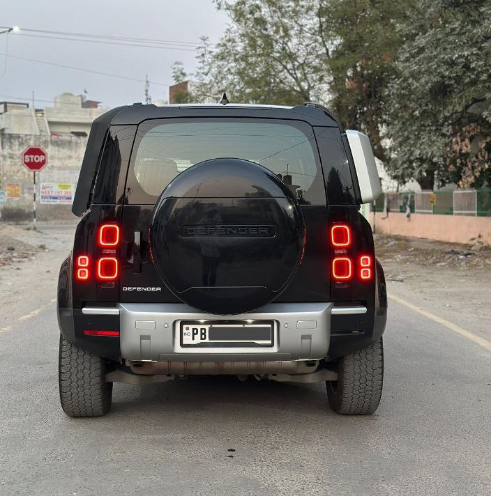 2024 Land Rover Defender 5