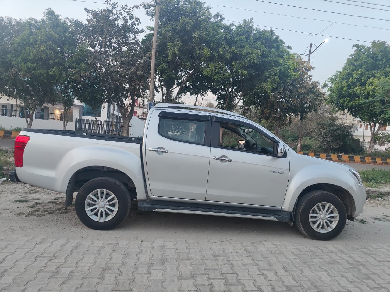 2024 Isuzu D-Max S CAB 5